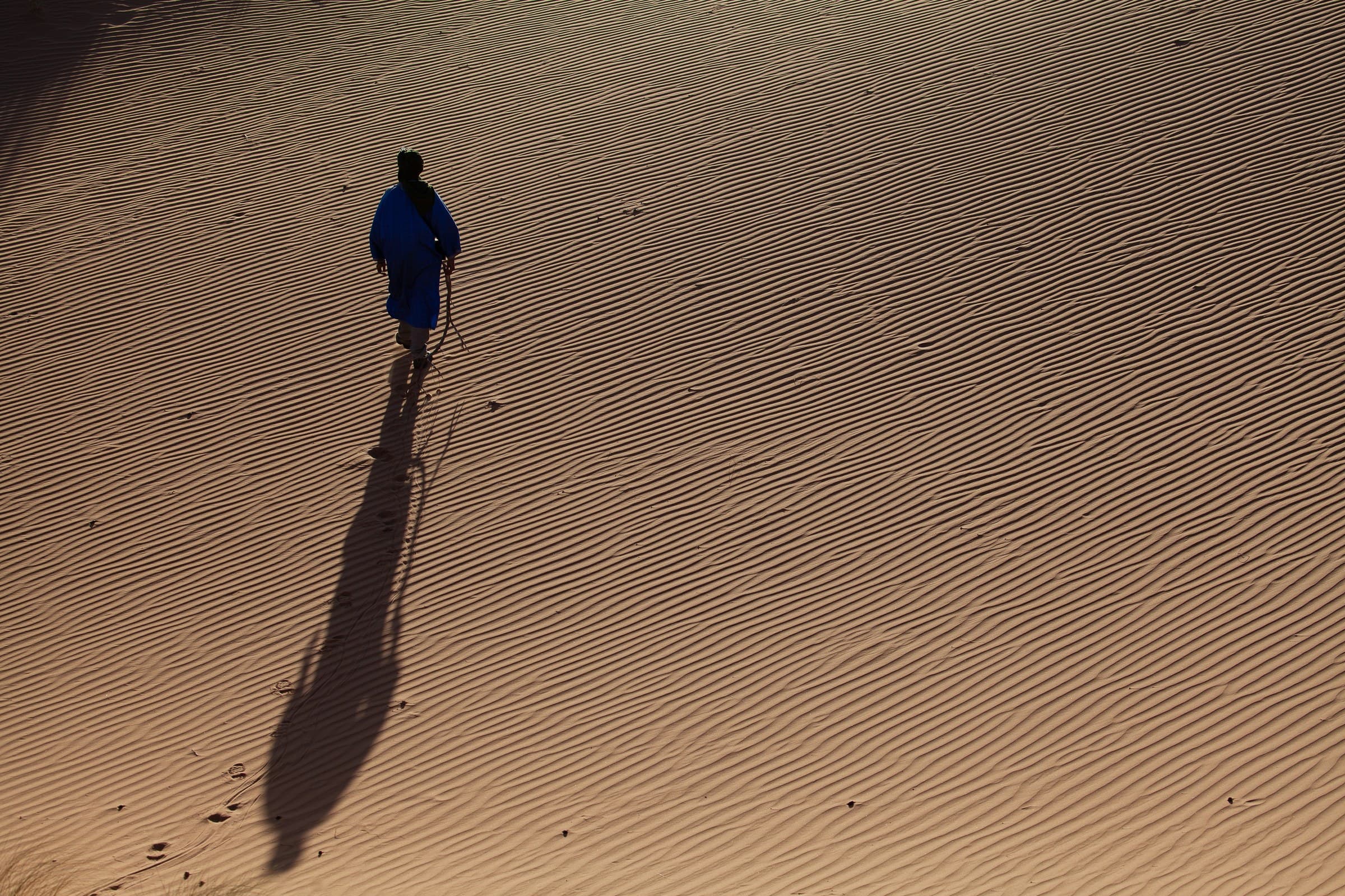 El hombre de azul